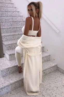 C.F NEW ARRIVALS Amira Cozy Crop - Cream