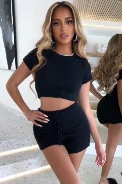 C.F Belle Cozy Crop - Black BACK IN