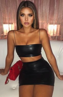 S.D Kiki Crop - Black NEW ARRIVALS