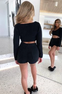 C.F Rita Cozy Crop - Black