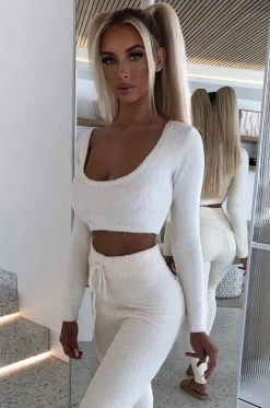 C.F NEW ARRIVALS Rita Cozy Crop - Cream