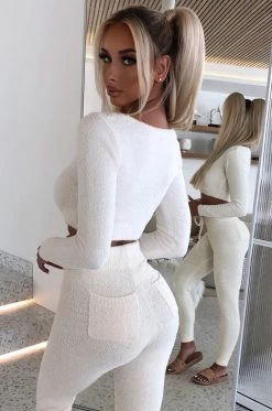 C.F NEW ARRIVALS Rita Cozy Crop - Cream