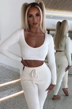 C.F NEW ARRIVALS Rita Cozy Crop - Cream