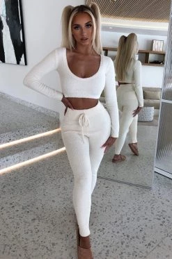 C.F NEW ARRIVALS Rita Cozy Crop - Cream